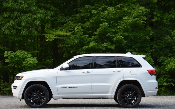 Jeep Grand Cherokee cena 120000 przebieg: 113000, rok produkcji 2019 z Łomianki małe 154